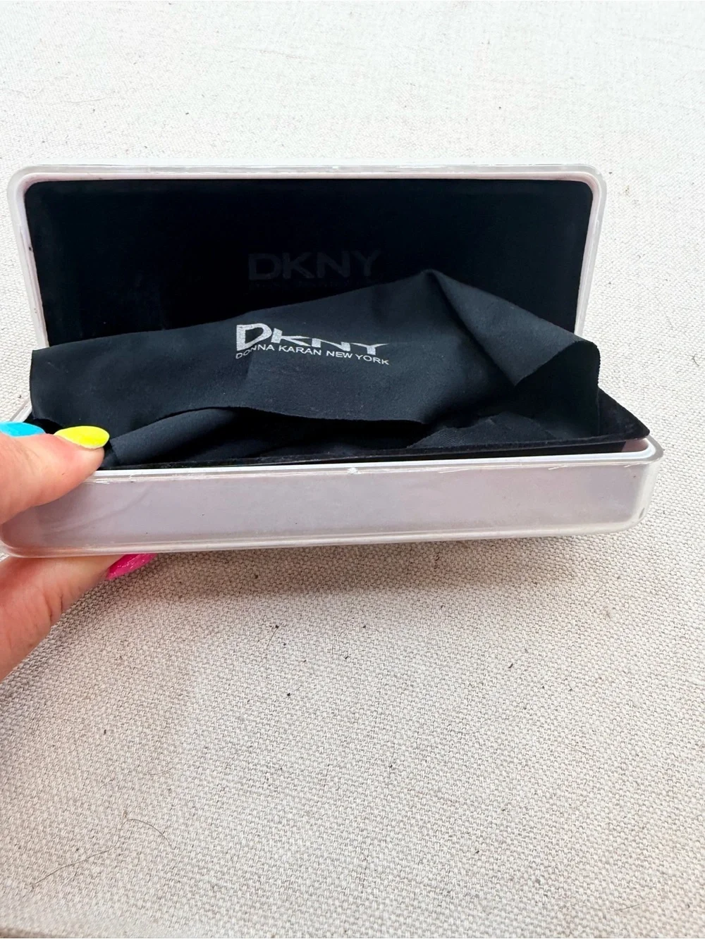 Dkny sturdy hard